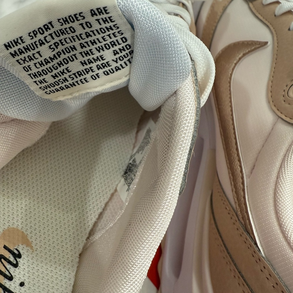 NEW IN BOX Nike Women's Air Max Dawn Sneakers Size 7.5 Women’s Tan & Soft Pink - Picture 7 of 9